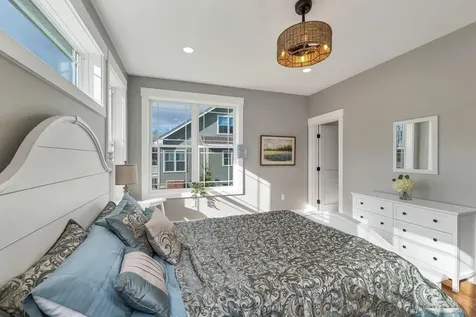 51 Lady Walsingham Way Laconia NH 03246