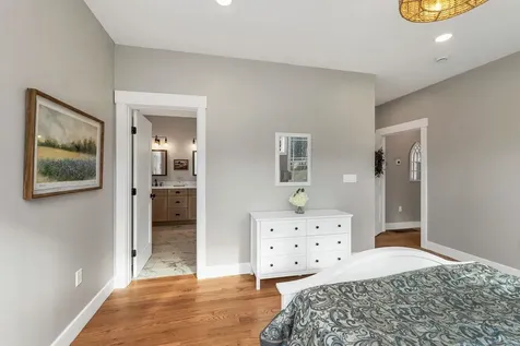 51 Lady Walsingham Way Laconia NH 03246