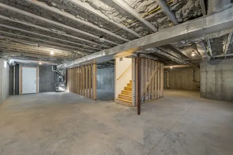 51 Lady Walsingham Way Laconia NH 03246