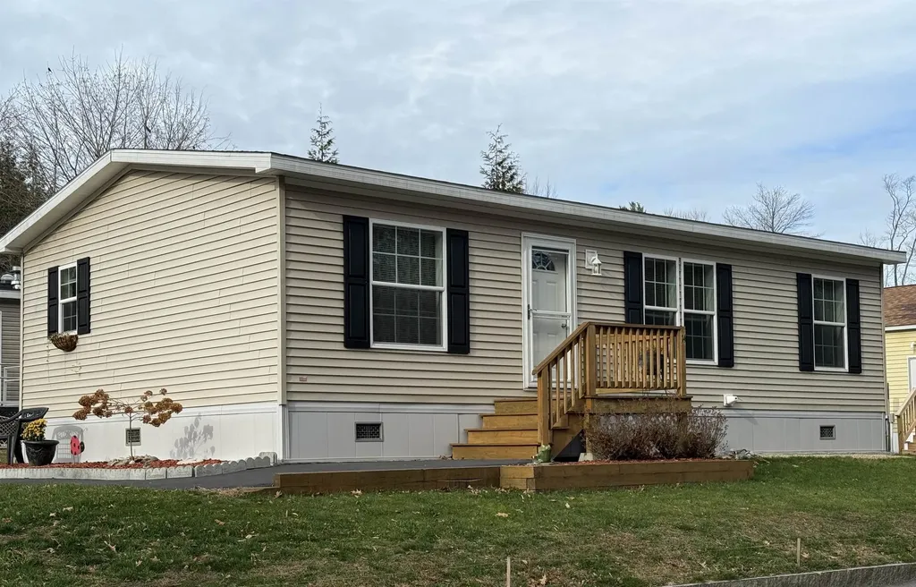 14 Sir Lancelot Drive Exeter NH 03833