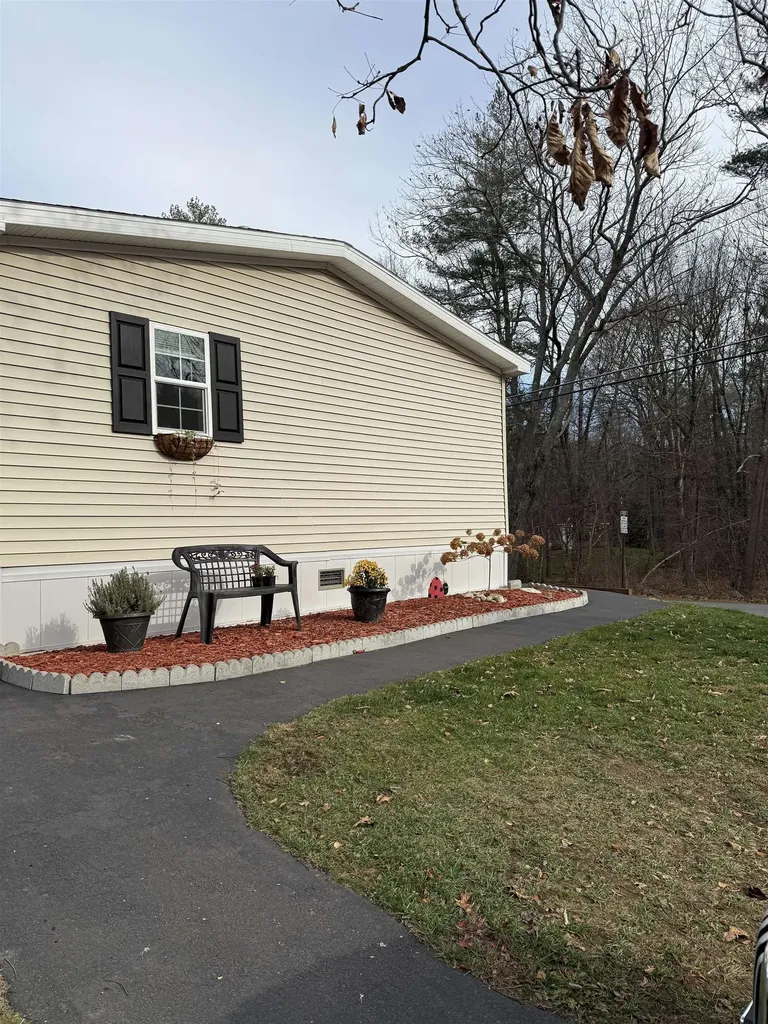 14 Sir Lancelot Drive Exeter NH 03833