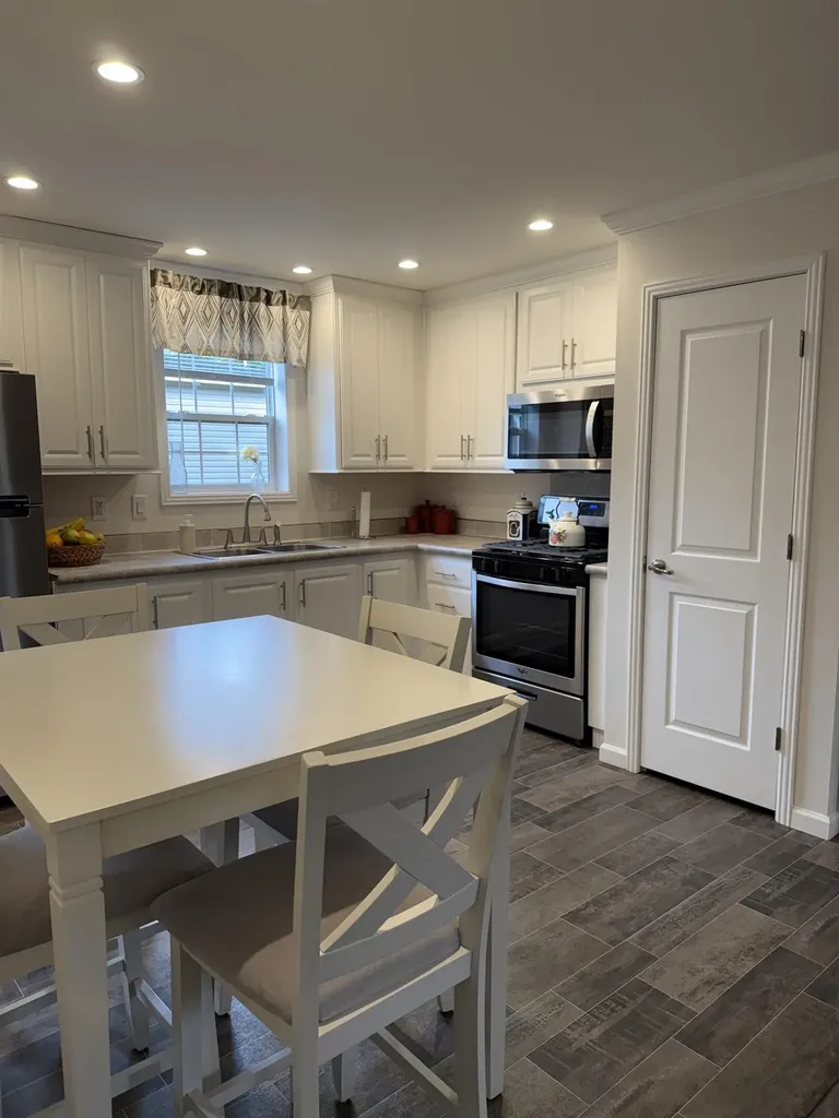 14 Sir Lancelot Drive Exeter NH 03833