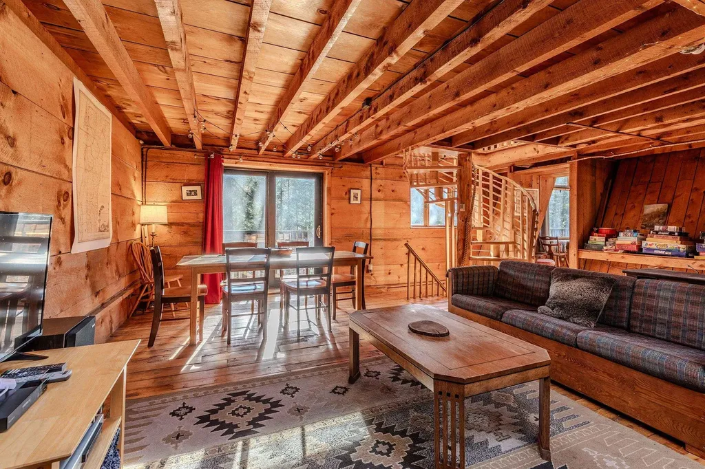 4410 Pikes Falls Road Jamaica VT 05343