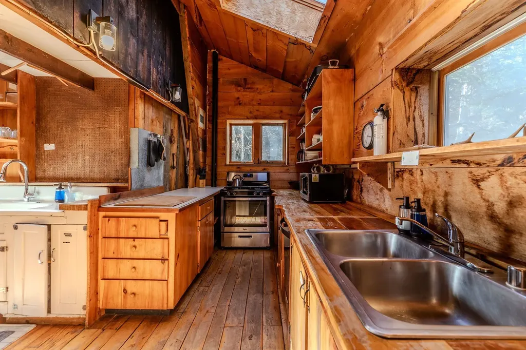 4410 Pikes Falls Road Jamaica VT 05343