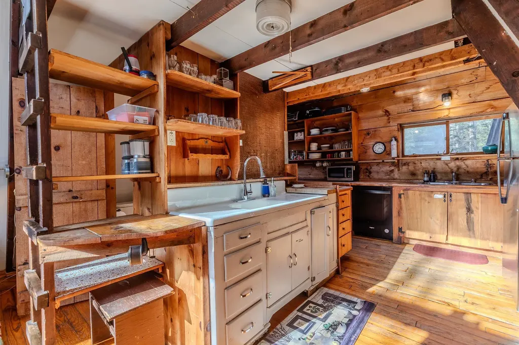 4410 Pikes Falls Road Jamaica VT 05343