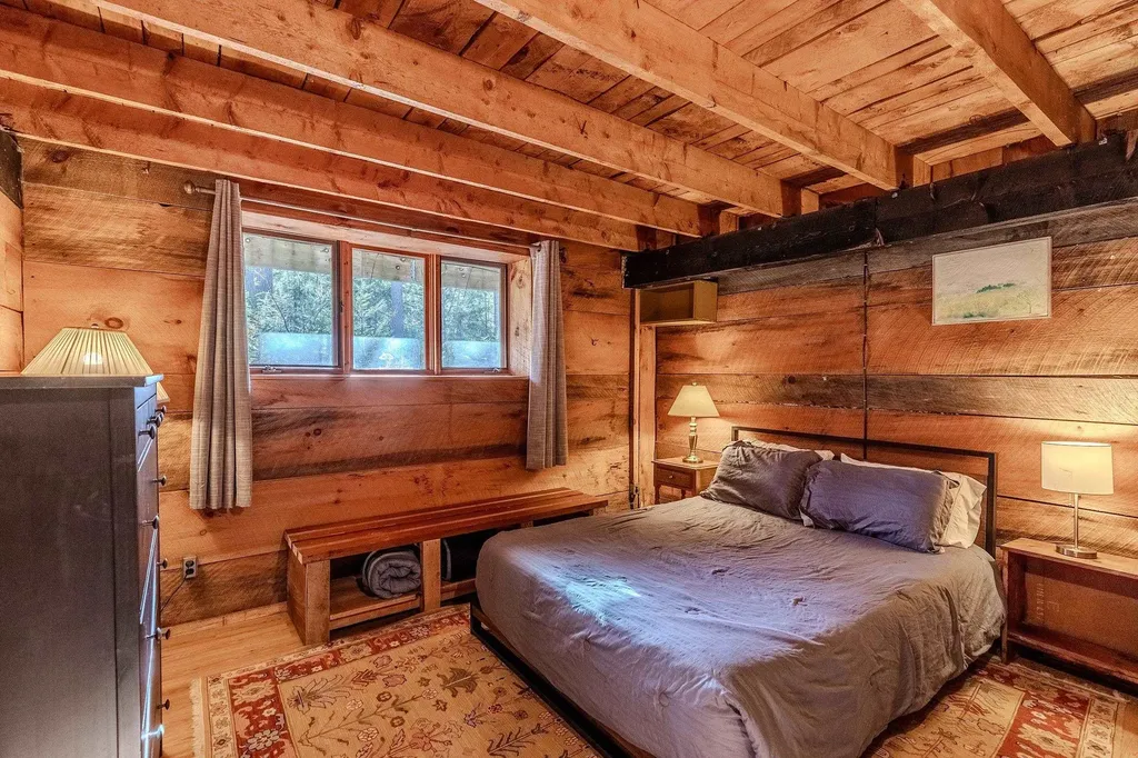 4410 Pikes Falls Road Jamaica VT 05343