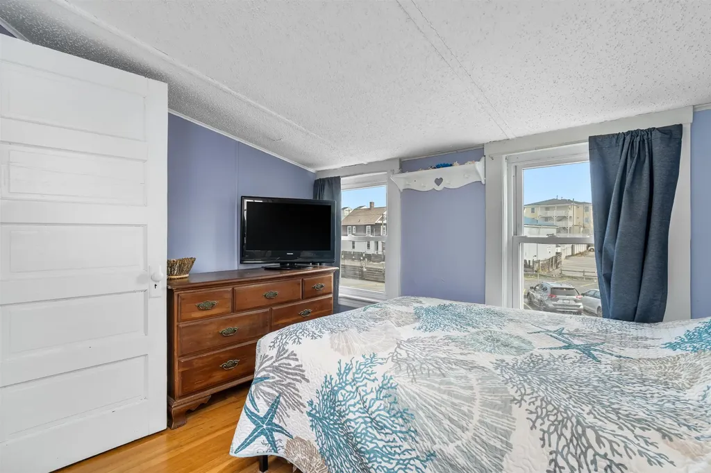 22 1/2 I Street Hampton NH 03842