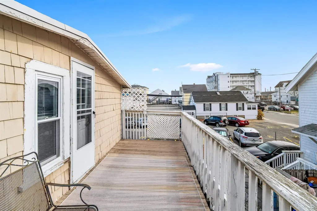 22 1/2 I Street Hampton NH 03842