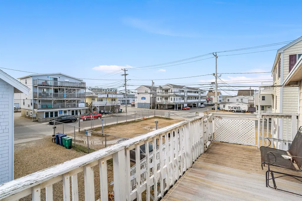 22 1/2 I Street Hampton NH 03842