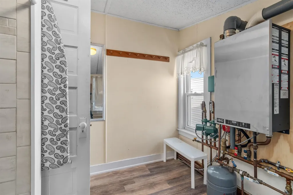 22 1/2 I Street Hampton NH 03842