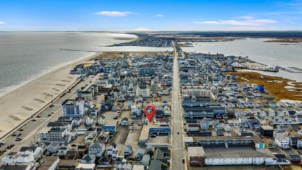 22 1/2 I Street Hampton NH 03842