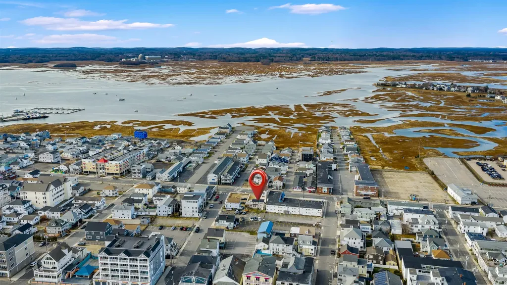 22 1/2 I Street Hampton NH 03842