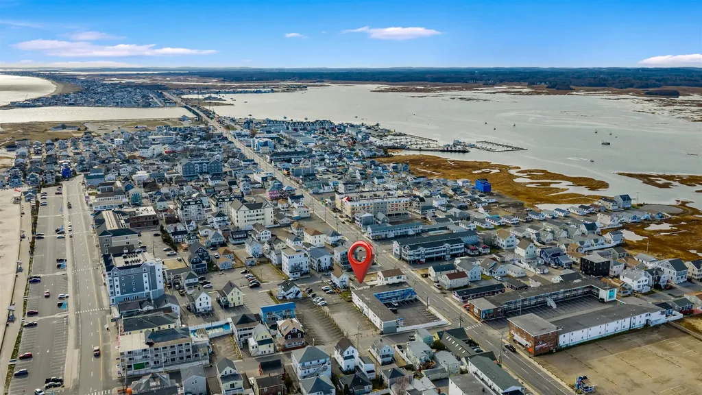 22 1/2 I Street Hampton NH 03842