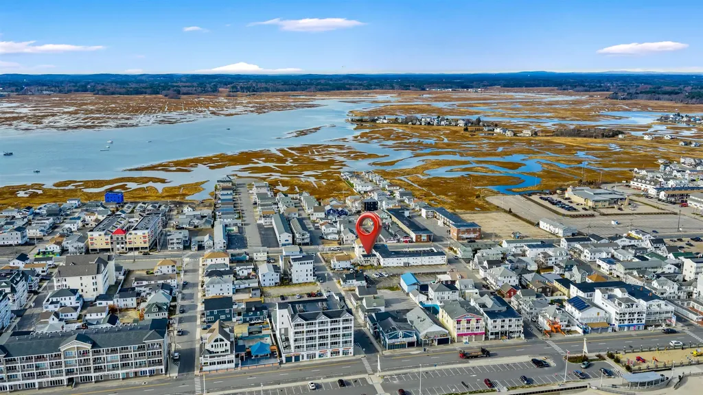 22 1/2 I Street Hampton NH 03842