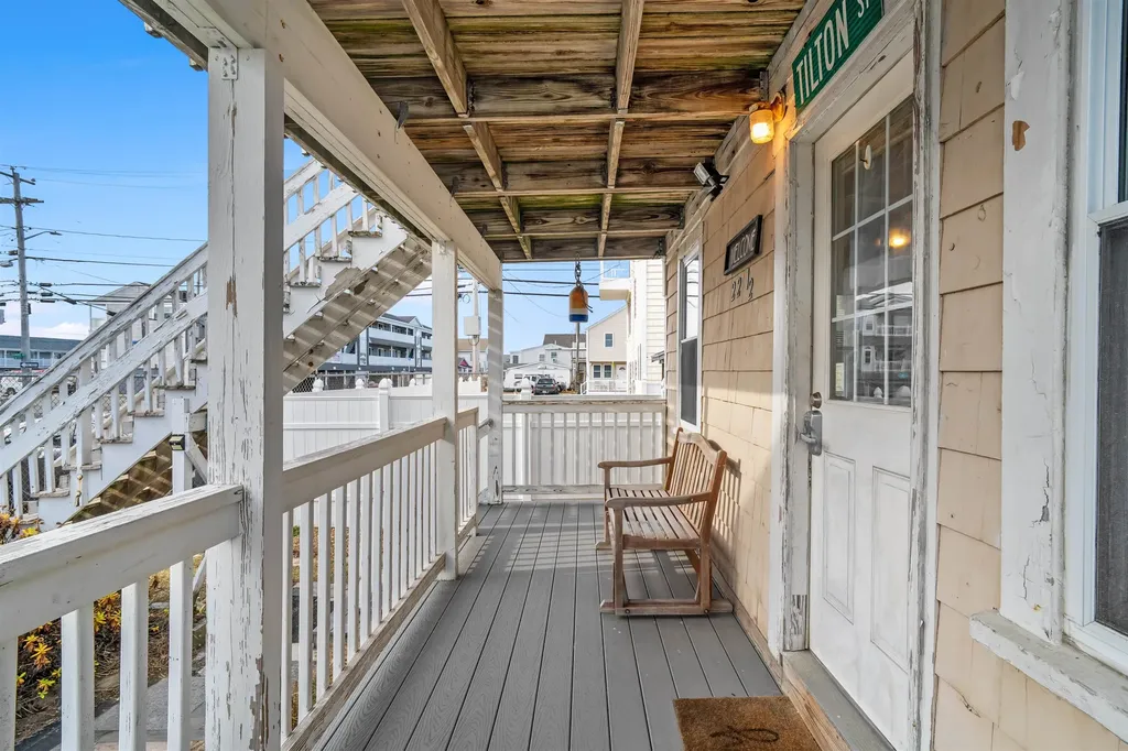 22 1/2 I Street Hampton NH 03842