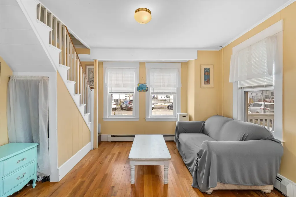 22 1/2 I Street Hampton NH 03842