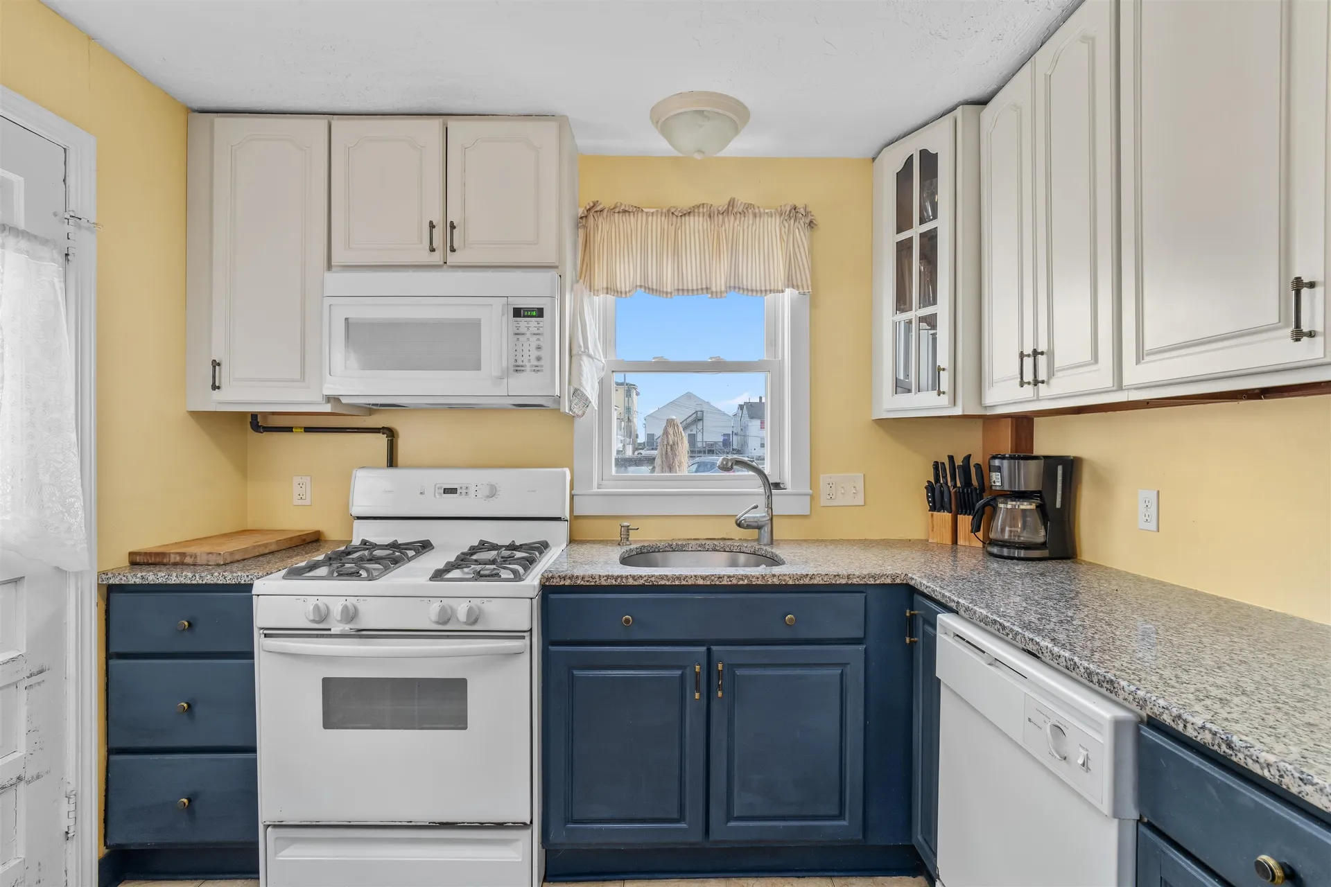 22 1/2 I Street Hampton NH 03842