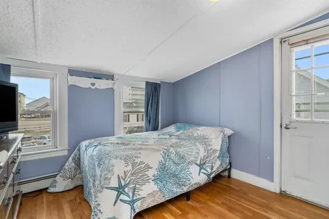 22 1/2 I Street Hampton NH 03842