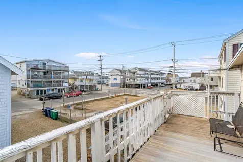 22 1/2 I Street Hampton NH 03842