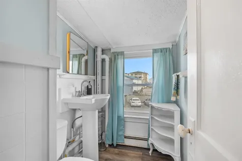 22 1/2 I Street Hampton NH 03842