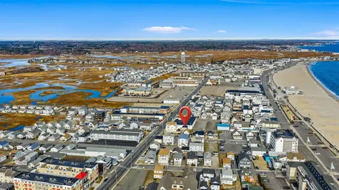 22 1/2 I Street Hampton NH 03842