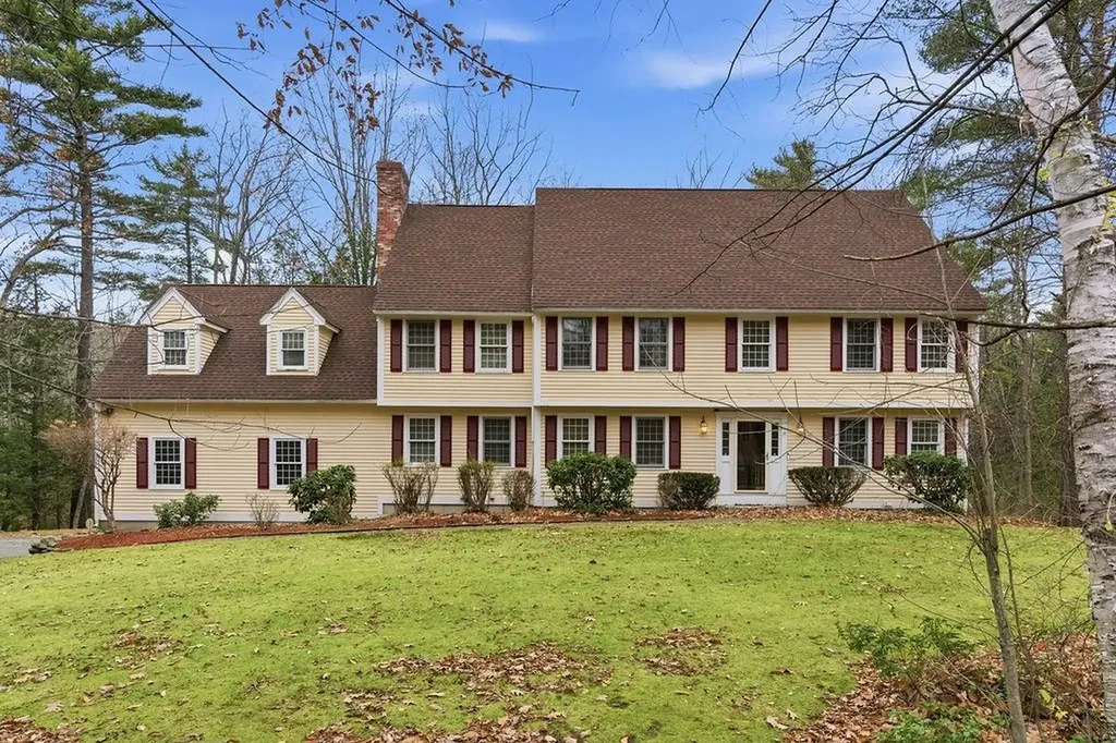 95 Hitching Post Lane Bedford NH 03110