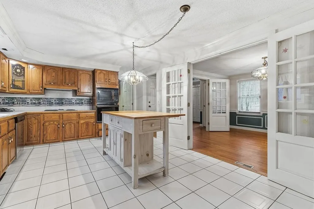 95 Hitching Post Lane Bedford NH 03110