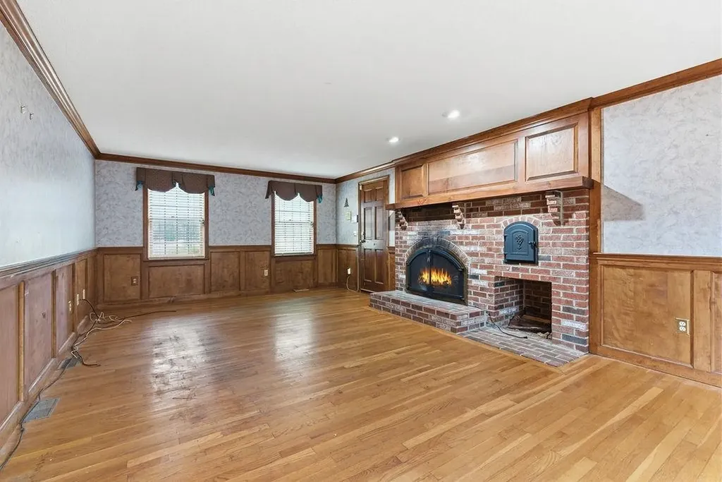 95 Hitching Post Lane Bedford NH 03110