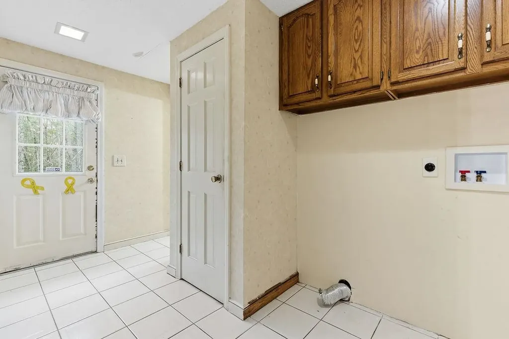 95 Hitching Post Lane Bedford NH 03110