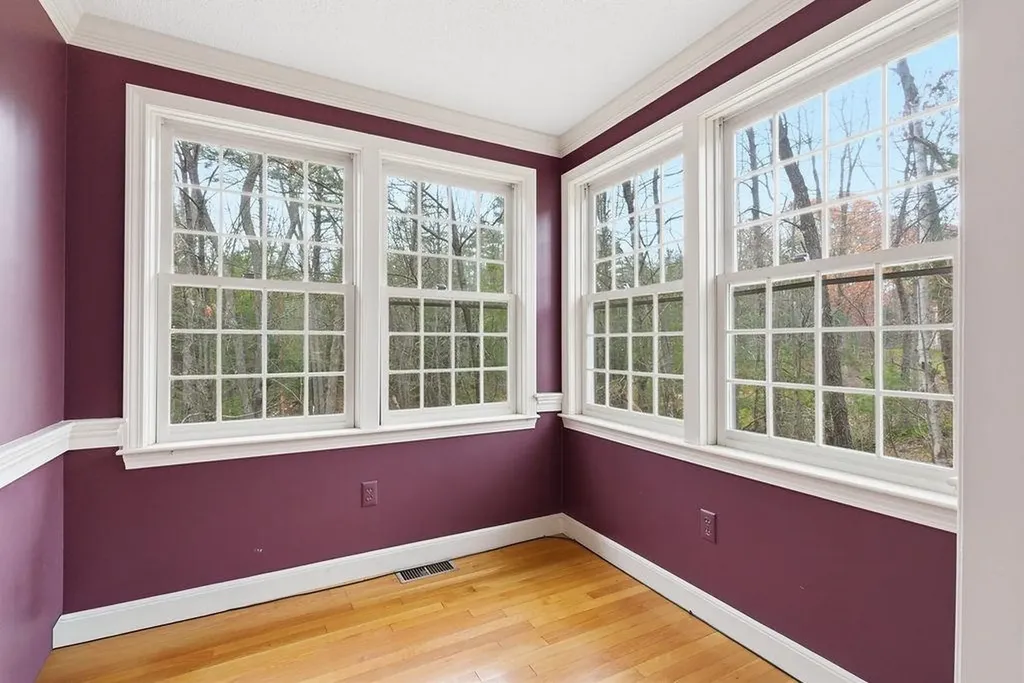 95 Hitching Post Lane Bedford NH 03110