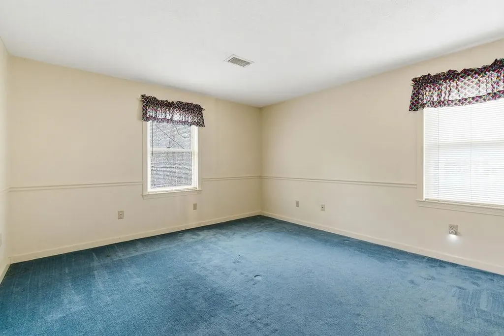 95 Hitching Post Lane Bedford NH 03110