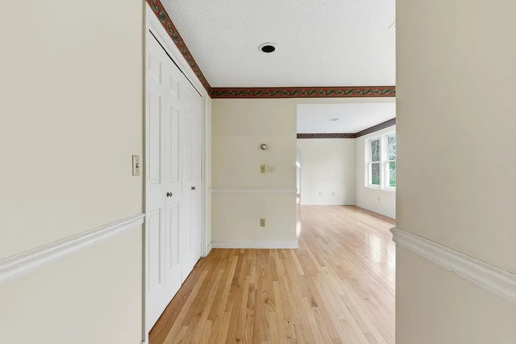 95 Hitching Post Lane Bedford NH 03110