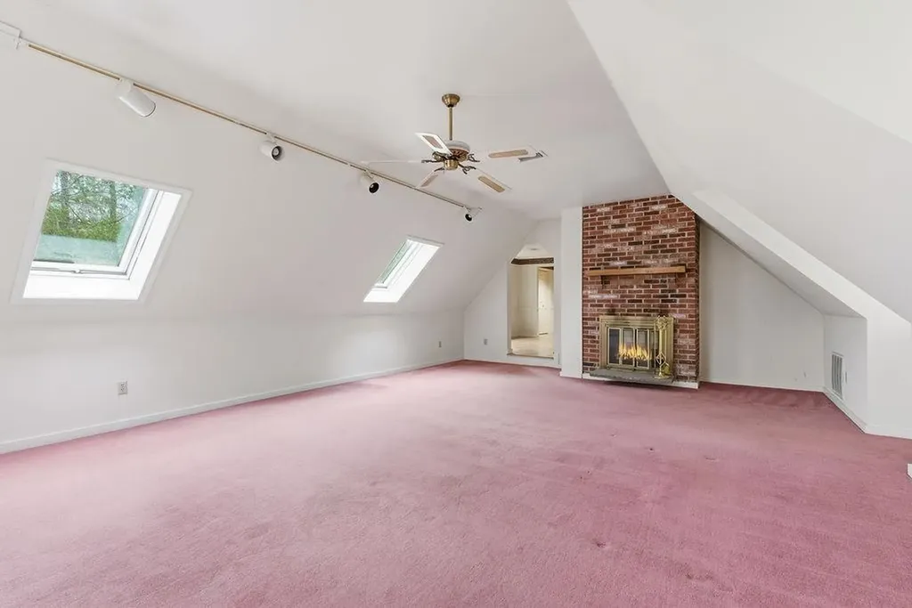 95 Hitching Post Lane Bedford NH 03110