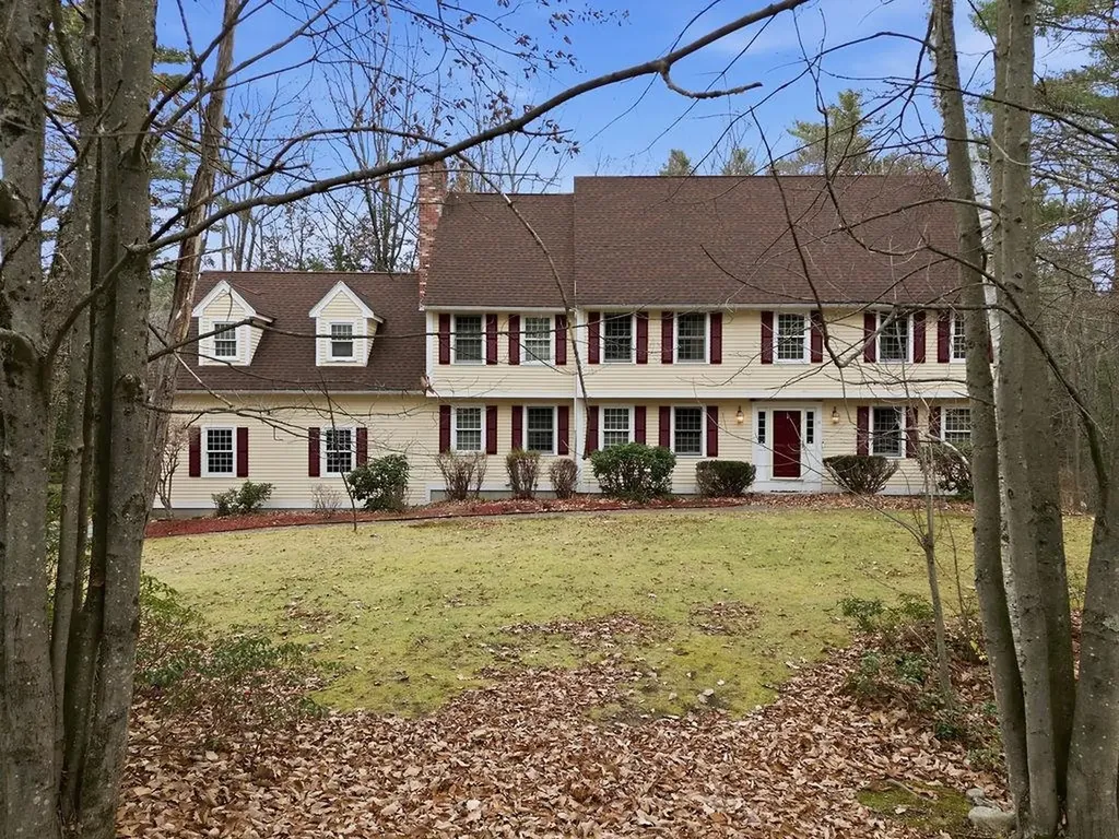 95 Hitching Post Lane Bedford NH 03110