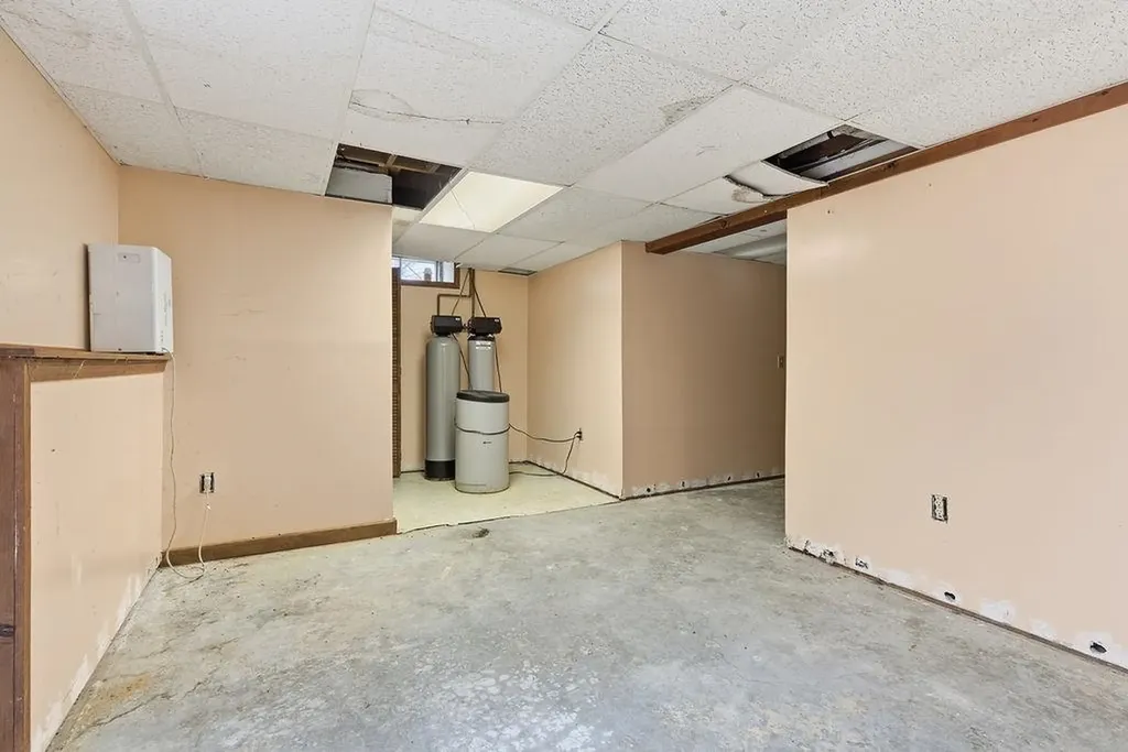 95 Hitching Post Lane Bedford NH 03110