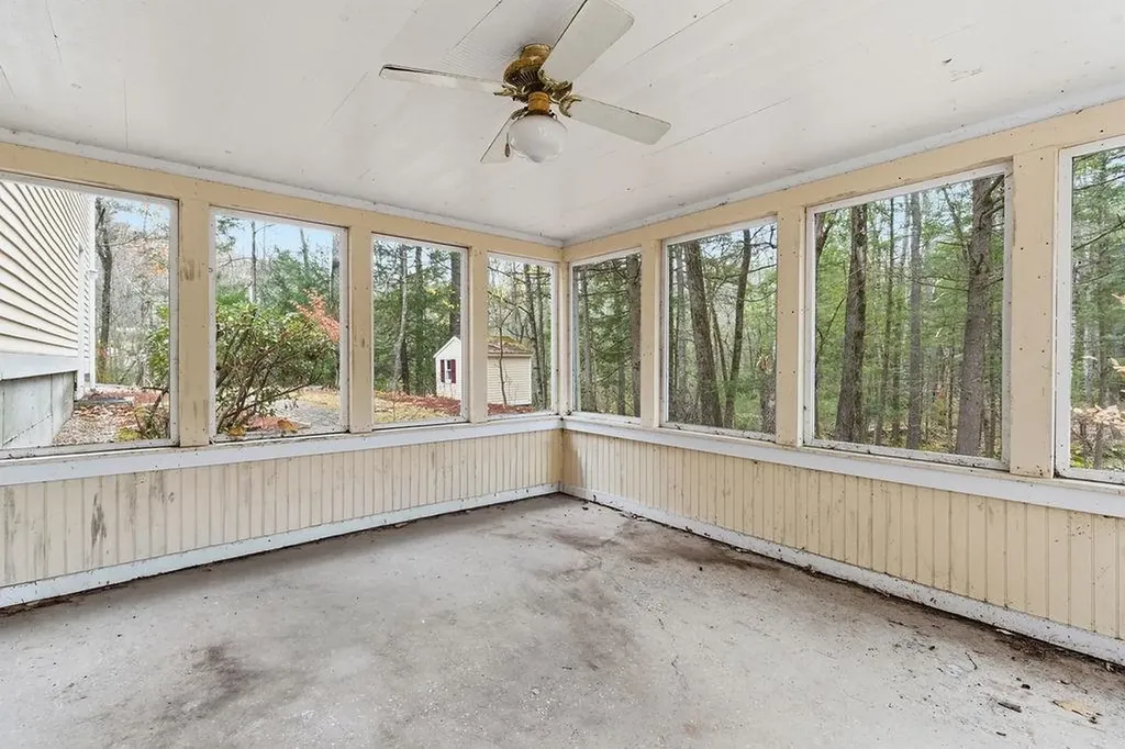 95 Hitching Post Lane Bedford NH 03110