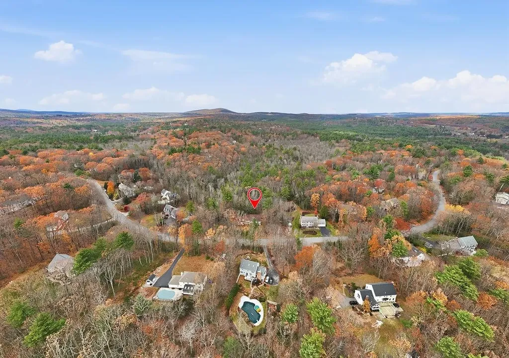 95 Hitching Post Lane Bedford NH 03110