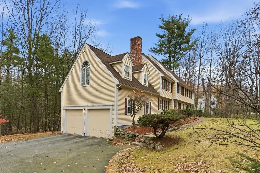 95 Hitching Post Lane Bedford NH 03110