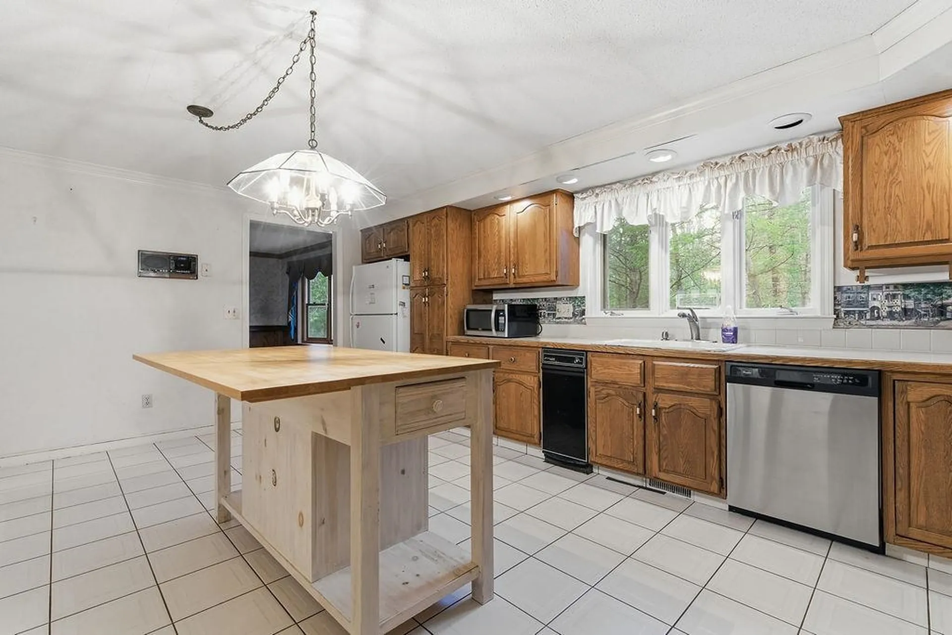 95 Hitching Post Lane Bedford NH 03110