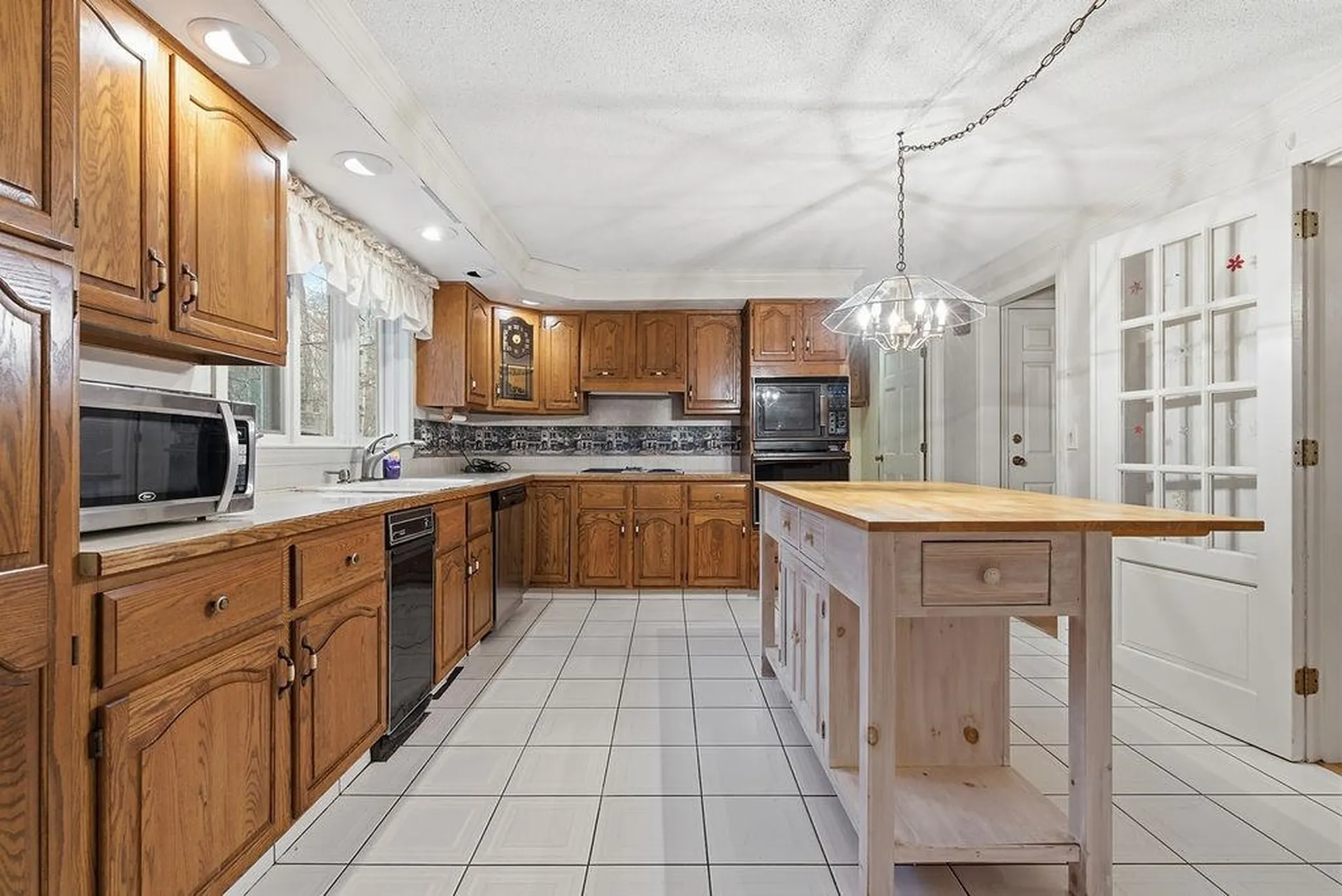 95 Hitching Post Lane Bedford NH 03110