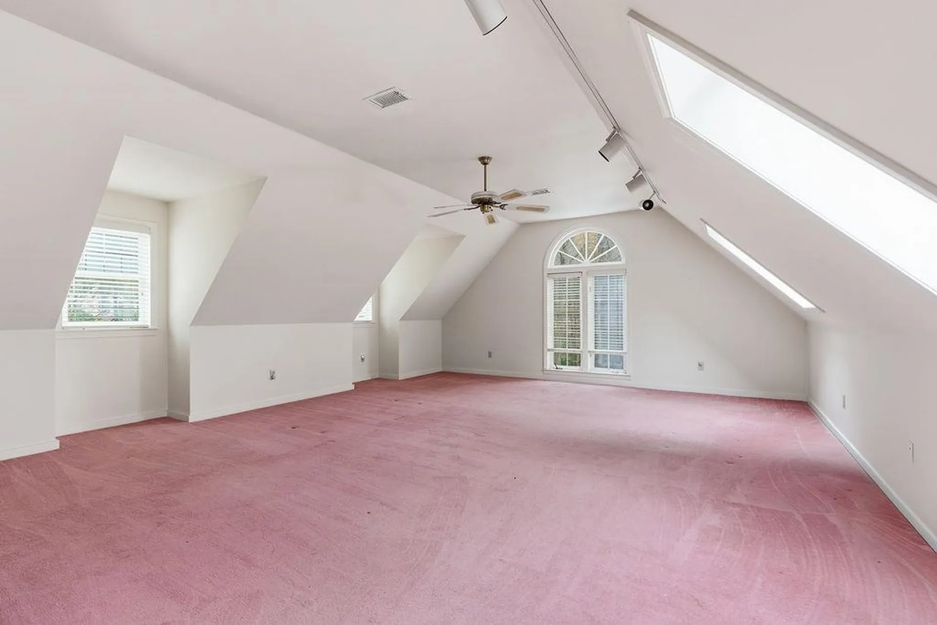 95 Hitching Post Lane Bedford NH 03110