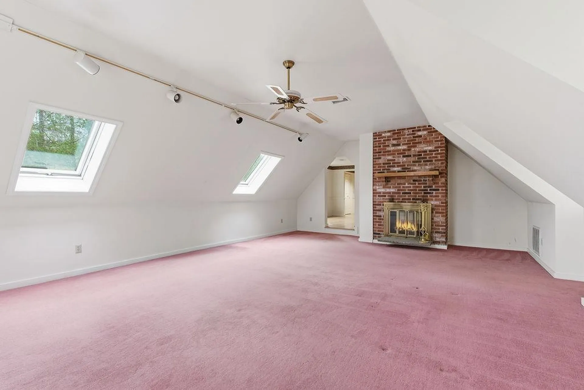 95 Hitching Post Lane Bedford NH 03110