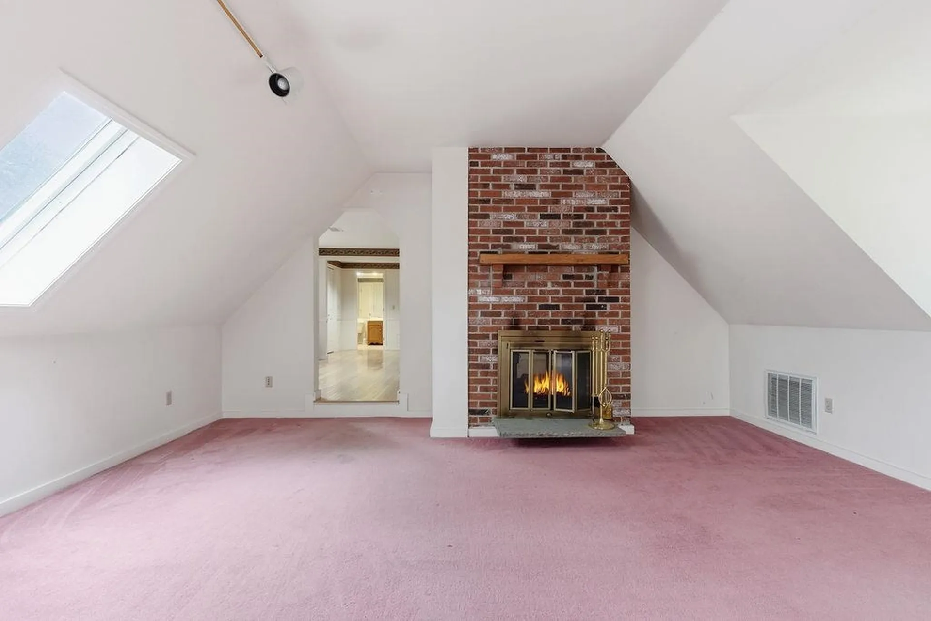 95 Hitching Post Lane Bedford NH 03110