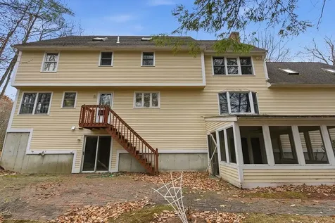 95 Hitching Post Lane Bedford NH 03110