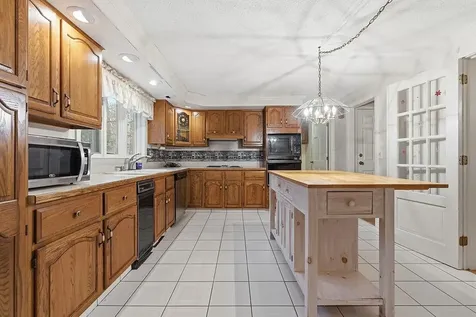 95 Hitching Post Lane Bedford NH 03110