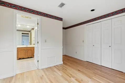 95 Hitching Post Lane Bedford NH 03110