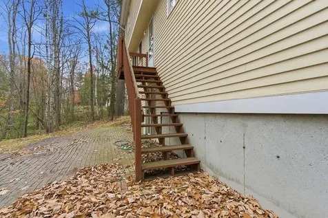 95 Hitching Post Lane Bedford NH 03110