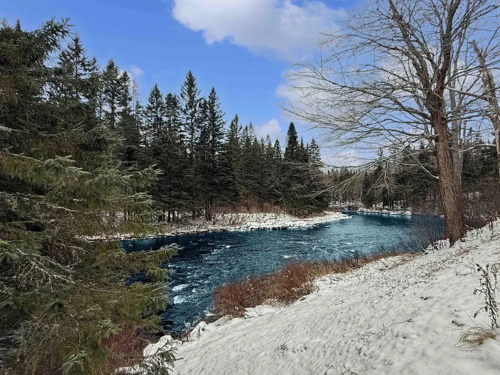 1298 South Main Street Pittsburg NH 03592