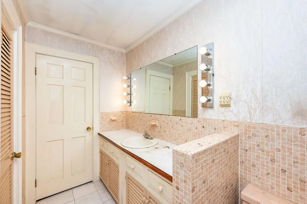 1 Exeter Road Kingston NH 03848