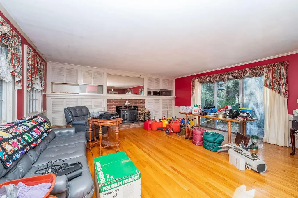 1 Exeter Road Kingston NH 03848